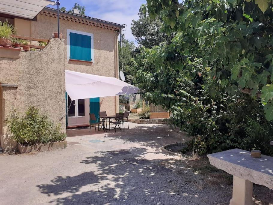 Chateaudouble : Appartement Au Calme Bagian luar foto